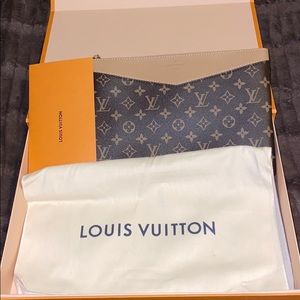 Louis Vuitton Daily Pouch